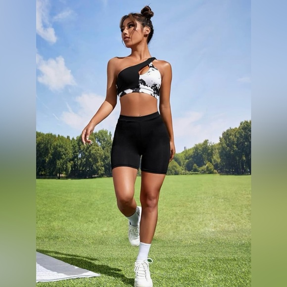 Black and White One-Shoulder Sports Bra - Picture 5 of 7